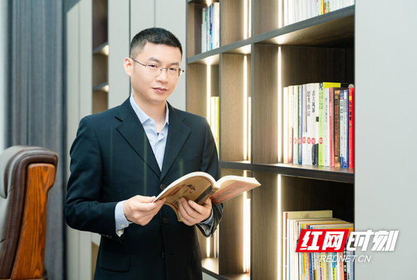 开云APP官网：前瞻2025｜新浪装饰余超：以品质为基筑造家装行业新高度(图1)