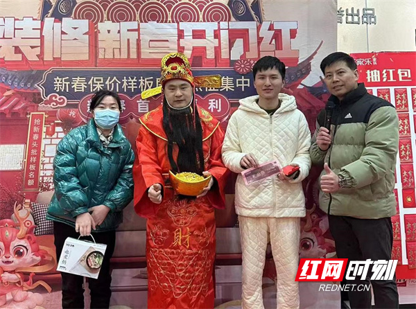 开云APP下载：春节不打烊｜东家乐家装喜迎返乡装修客流高峰(图2)