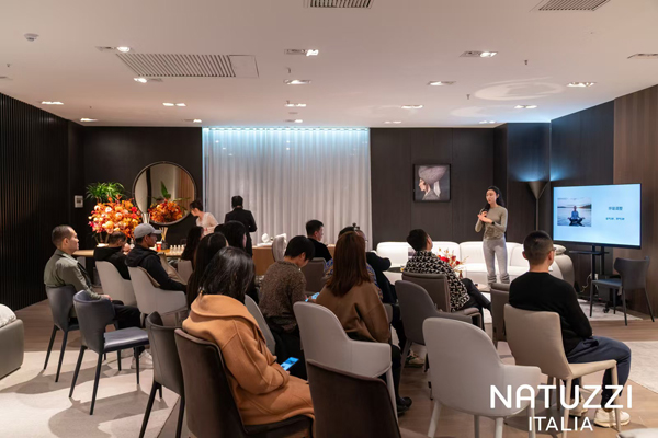 开云APP入口：悦享舒适新姿态：Natuzzi Italia 2024 新品MINDFUL沙发长沙首发(图1)