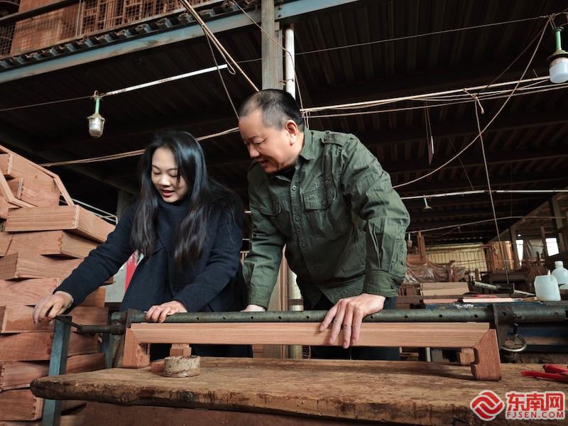 新春走基层 雕刀游走 榫卯相扣 感受“仙作”技艺的独特魅力(图3)