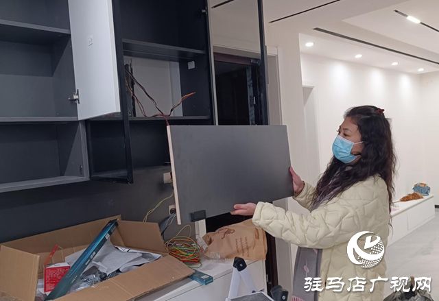 全屋定制衣柜有瑕疵 市民康女士很烦恼(图2)