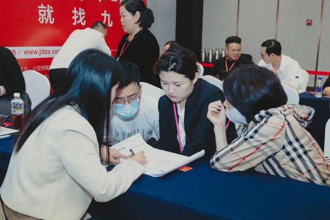 管理费全免送家具家电承诺零增项不愧是19楼开年大展卷疯了(图4)
