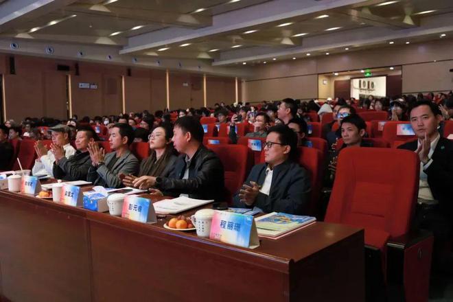 开云APP官网：潮见未来 新系智造 「走进顺职院 共探CMF」精品沙龙精彩回顾(图2)