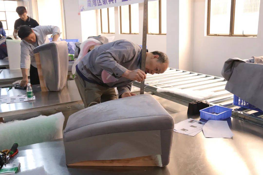 开云APP下载：决赛开锣南海家具产业链系列赛最强工匠+设计入围作品出炉→(图1)