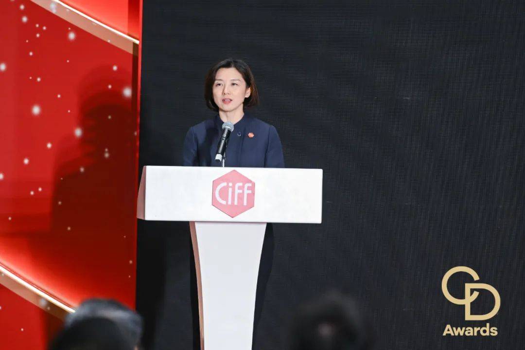 CIFF广州 2025「华钻之星」颁奖典礼（民用家具展专场）盛大举办(图2)