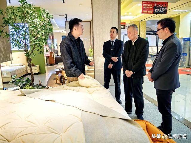 河南省家具协会会长唐吉玉考察今得宝家居(图1)