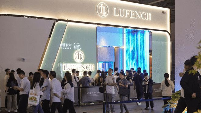 大诚世纪家居旗下奢华定制品牌LUFENCI路芬奇首秀大放异彩 斩获金定奖产品类金奖 广州定制家居展圆满收官(图4)
