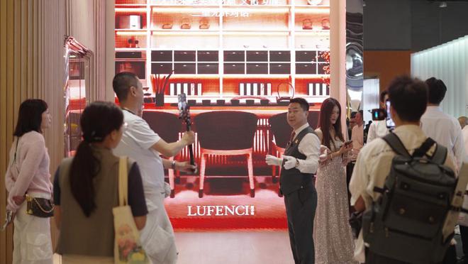 大诚世纪家居旗下奢华定制品牌LUFENCI路芬奇首秀大放异彩 斩获金定奖产品类金奖 广州定制家居展圆满收官(图7)