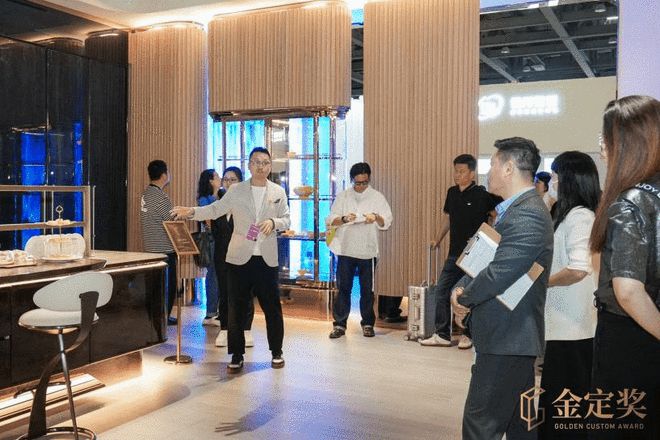 大诚世纪家居旗下奢华定制品牌LUFENCI路芬奇首秀大放异彩 斩获金定奖产品类金奖 广州定制家居展圆满收官(图6)