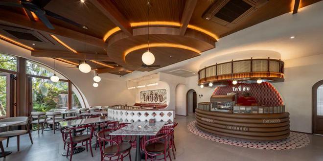 开云APP网址：泰国Kopi Hub 餐厅将传统工艺融入现代的空间设计(图4)