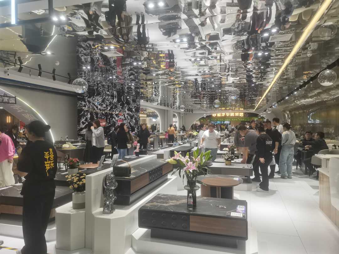 开云APP官网：超10万名中外采购商参会 第31届中国·胜芳国际家具博览会在河北霸州开幕(图1)